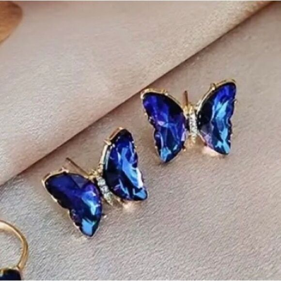 🩵 Betsey Johnson sparkling blue crystal butterfly earrings 🩵 - Picture 3 of 6